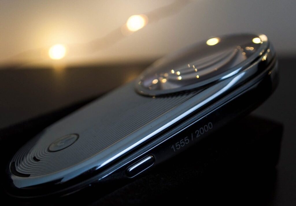 pourquoi le motorola aura r1 est plus qu’un simple téléphone ?