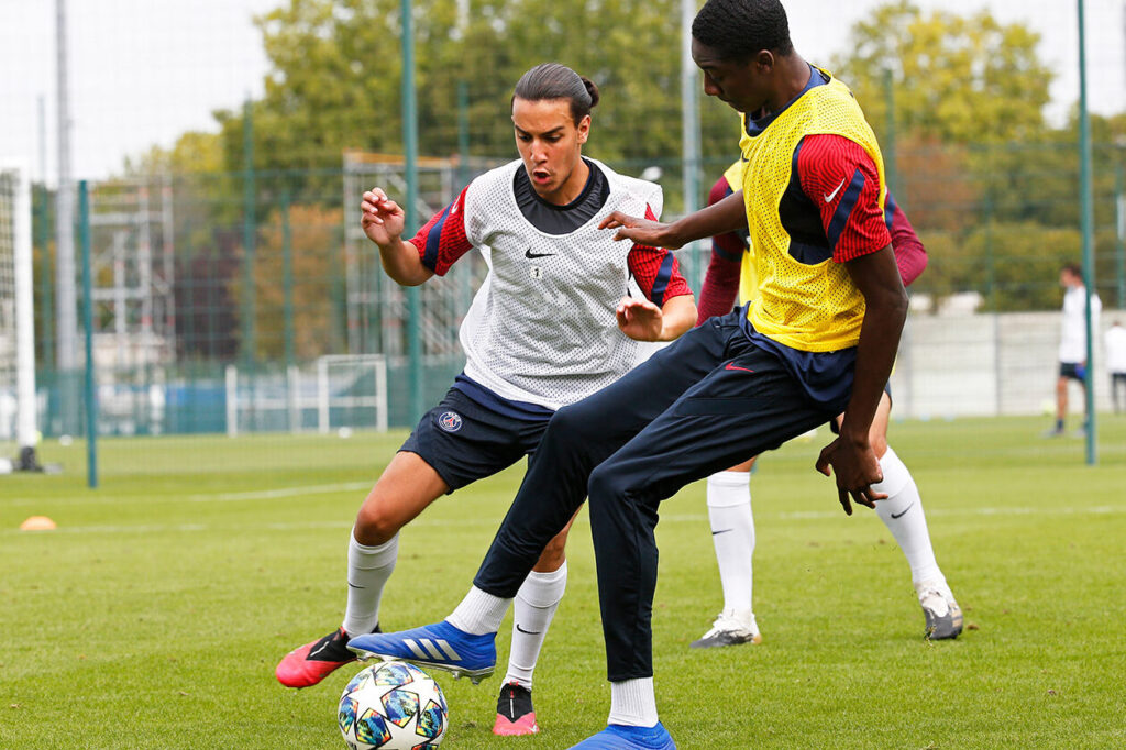 Où se trouvent les centres de formation de football en 2020?