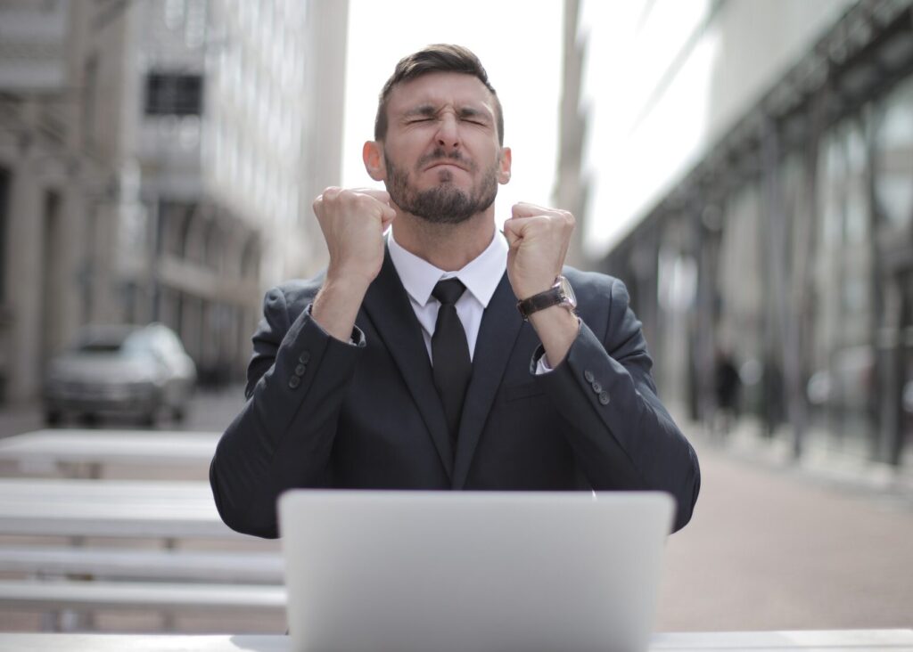 Quels sont les métiers bien payés accessibles avec une formation courte ?