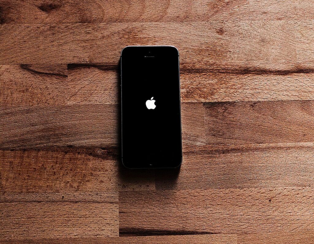 Mon iPhone vibre sans raison : comment résoudre ce mystère ?