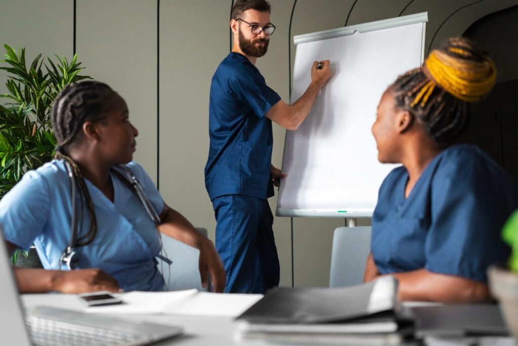 Comment devenir aide-soignant à Toulouse : quelles formations choisir ?