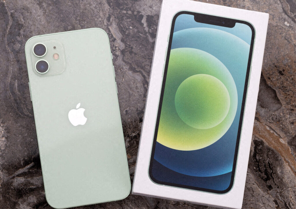 iphone se 2022 ou iphone 12: quel est le meilleur choix pour votre transition numérique ?
