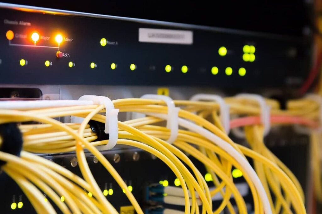 5g ou fibre optique : quelle technologie choisir pour votre connexion internet ?