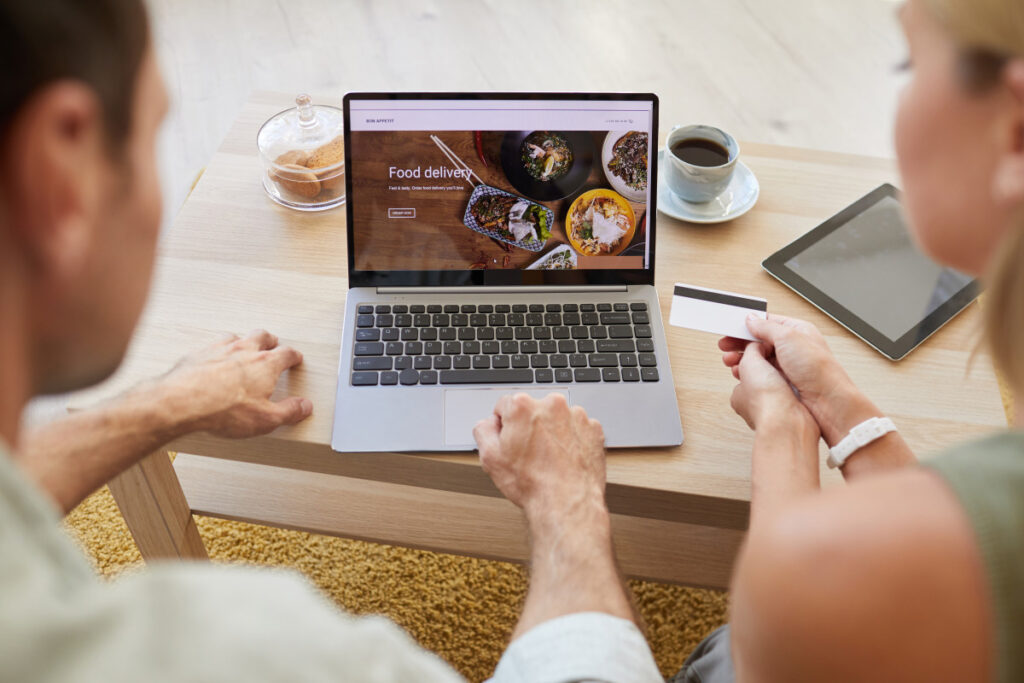 Commandes sans contact, clients sans visage : où va la restauration digitale ?