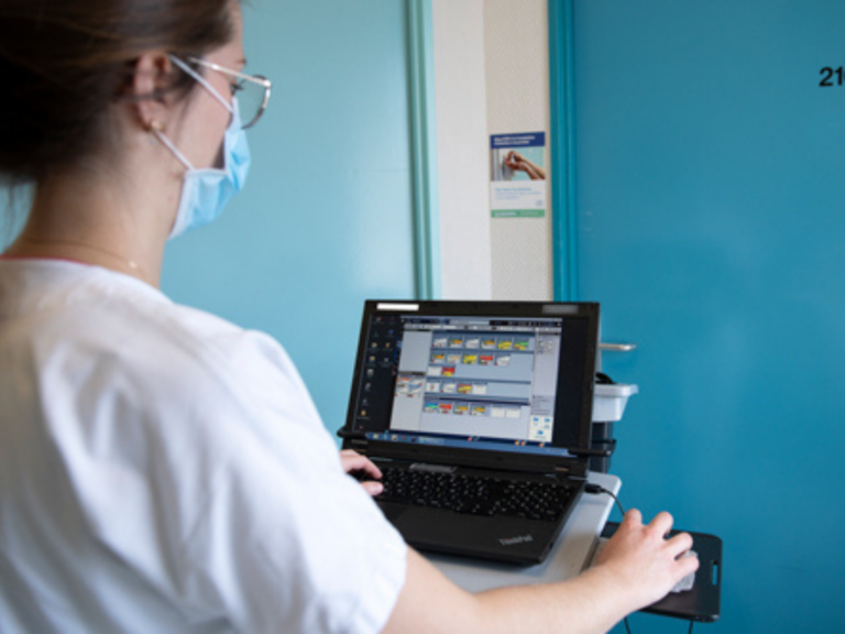 Interface logicielle de gestion centralisée des dossiers patients en milieu hospitalier