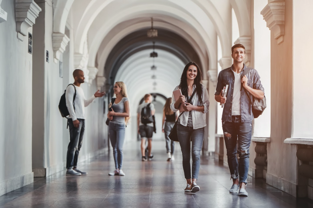 Diplomeo en 2025 : l’annuaire le plus complet des écoles et universités en France