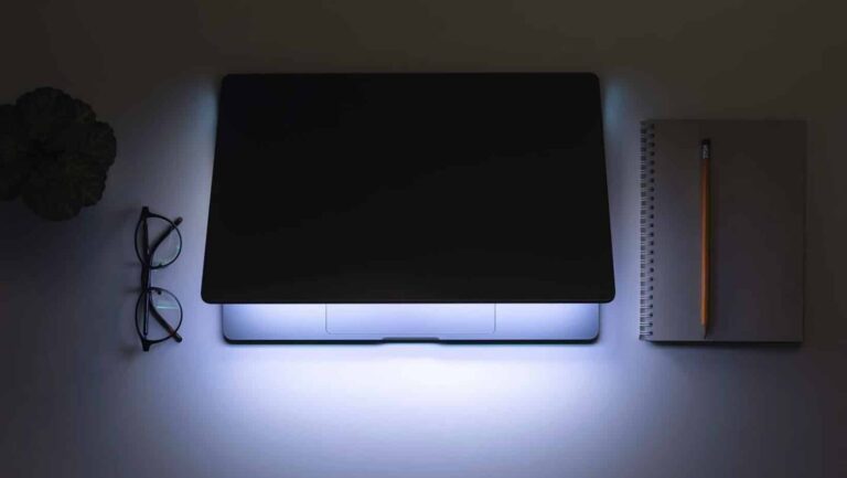 Quel est le véritable coût du « mode sombre » en termes d'économies de batterie pour les écrans OLED ?
